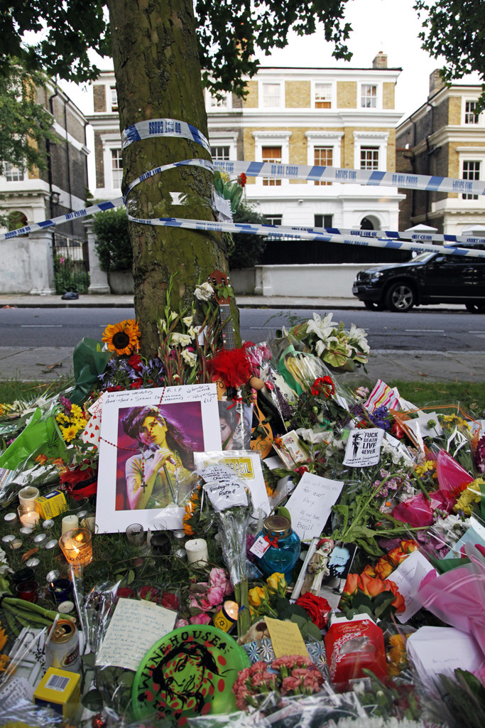 Amy Winehouse, Camden House, Flowers